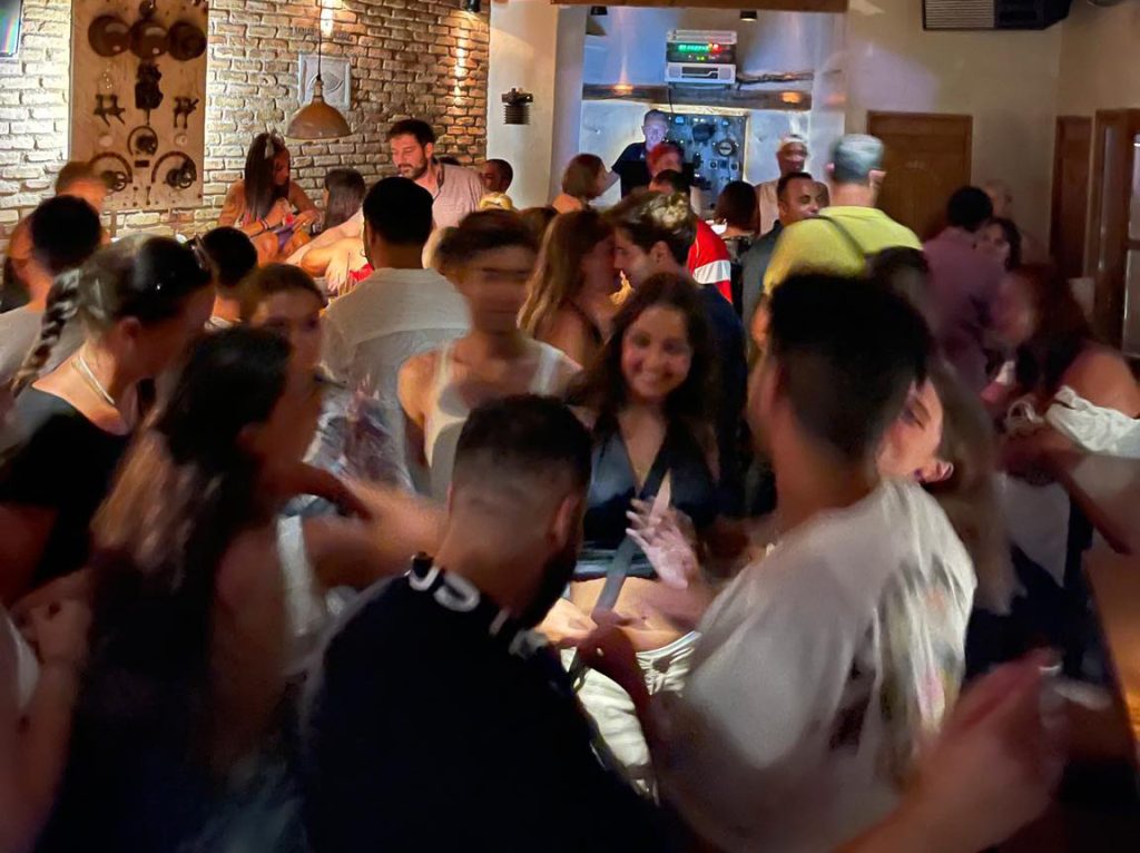 santorini nightlife best bars tropical bar