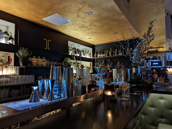 Josef Cocktail bar